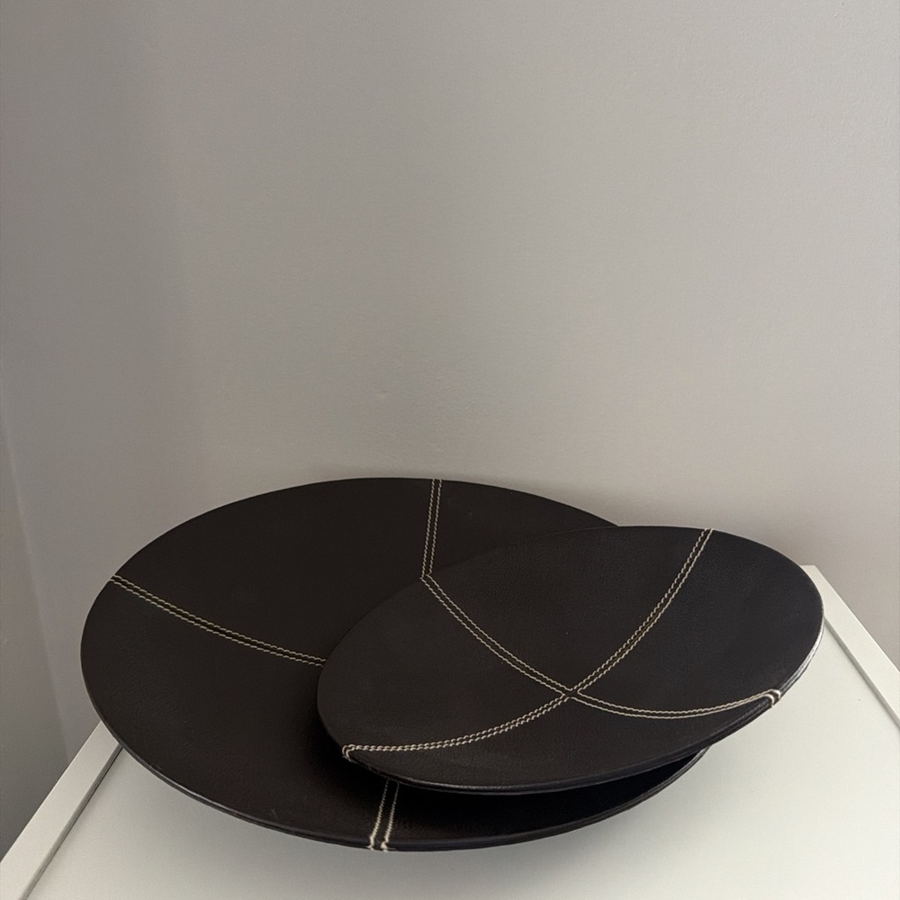 Vera Wang Black and Cream Dinnerware Set